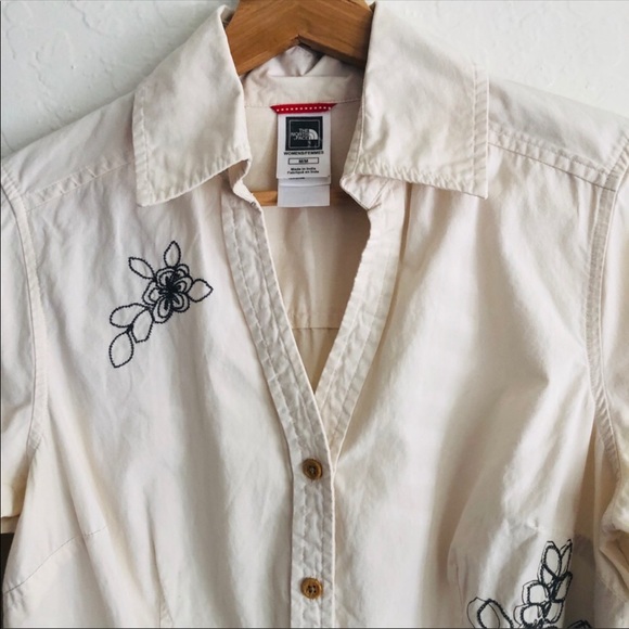 The North Face beige long sleeved button down shirt with embroidery Medium - Picture 6 of 8